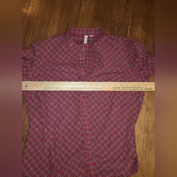 ST John's Bay Size Large Ruffle front plaid button up shirt. - Picture 3 of 4